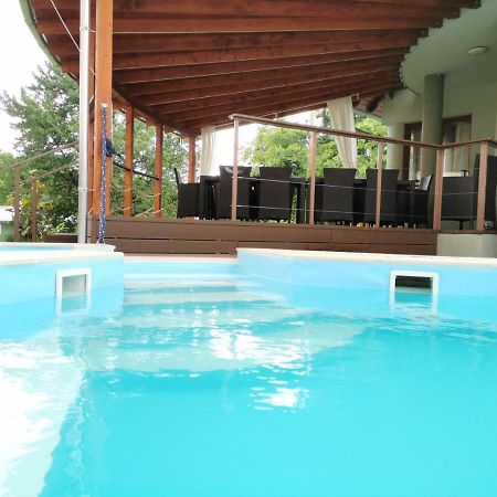 فيلا House4U Balatonszárszó المظهر الخارجي الصورة