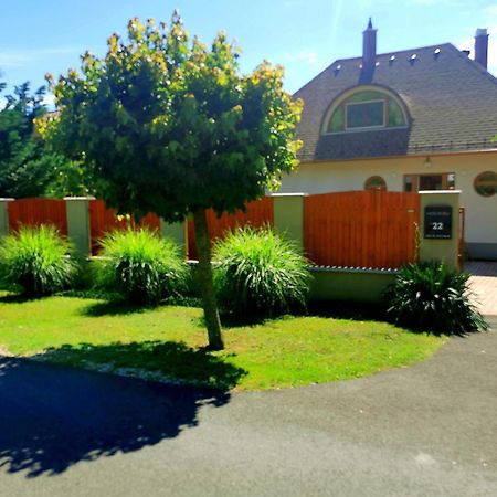 فيلا House4U Balatonszárszó المظهر الخارجي الصورة