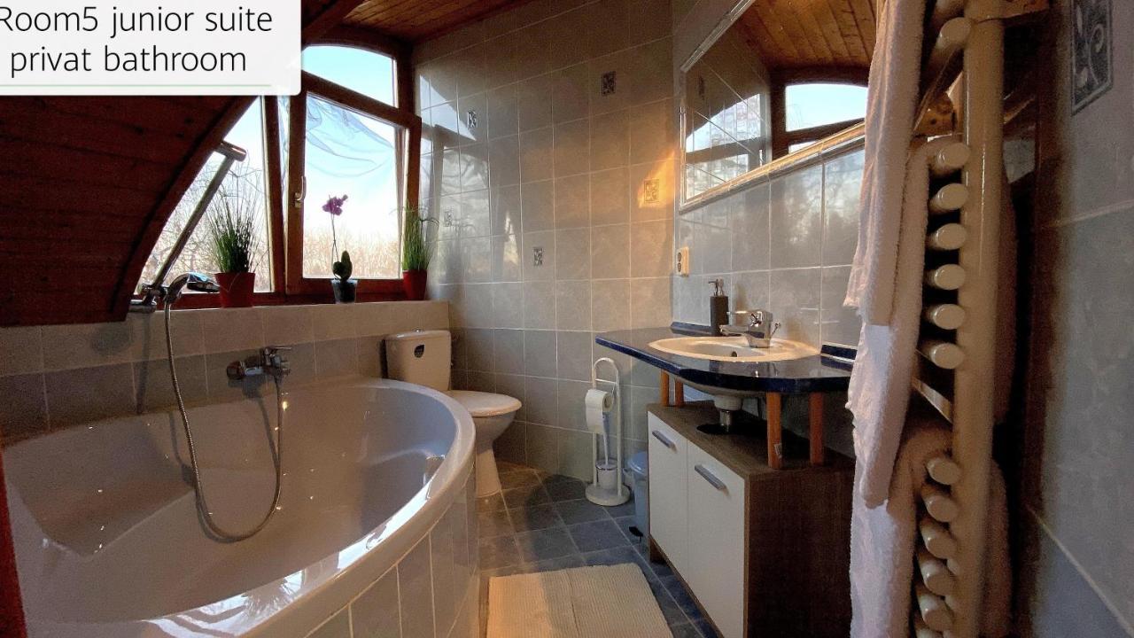 فيلا House4U Balatonszárszó المظهر الخارجي الصورة