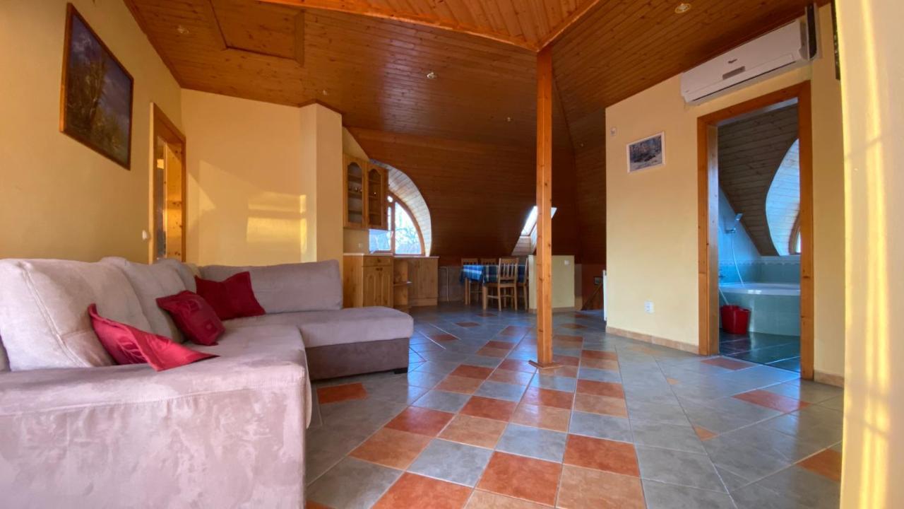 فيلا House4U Balatonszárszó المظهر الخارجي الصورة