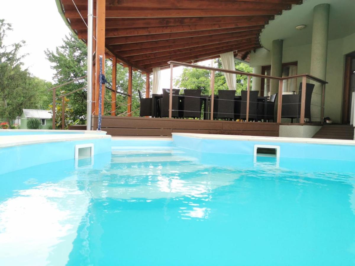 فيلا House4U Balatonszárszó المظهر الخارجي الصورة