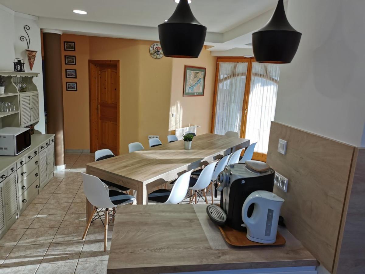 فيلا House4U Balatonszárszó المظهر الخارجي الصورة