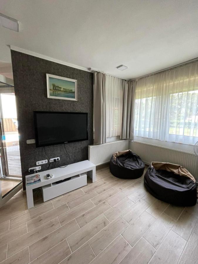 فيلا House4U Balatonszárszó المظهر الخارجي الصورة